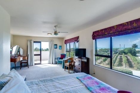 Photo of property in 50 Clifton Road, Tongaporutu, Urenui, 4378