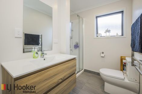 Photo of property in 15 Farmland Road, Papakura, 2110