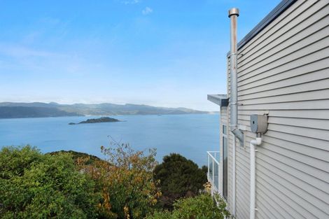 Photo of property in 28 Bennett Grove, Newlands, Wellington, 6037