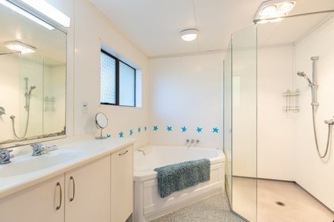 Photo of property in 20a John Guthrie Place, Merrilands, New Plymouth, 4312