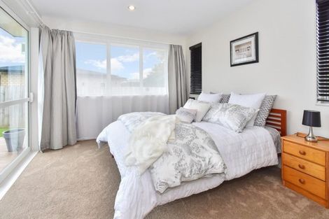 Photo of property in 22 Kilmacrennan Drive, Rosehill, Papakura, 2113