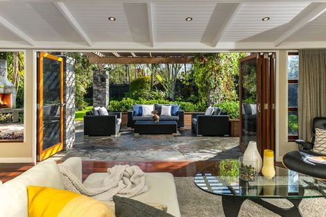 Photo of property in 1 The Knoll, Greenhithe, Auckland, 0632