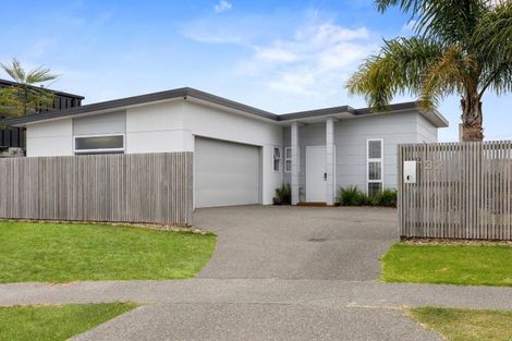 Photo of property in 132 Coast Boulevard, Papamoa Beach, Papamoa, 3118