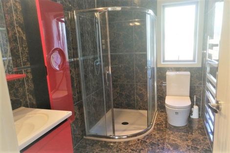 Photo of property in 27 Momona Road, Greenlane, Auckland, 1051