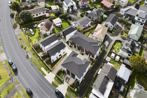 Photo of property in 132 Bradbury Road, Botany Downs, Auckland, 2010