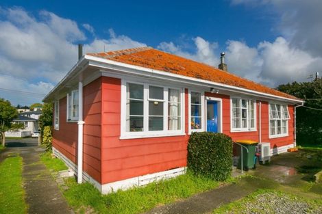 Photo of property in 90 Huatoki Street, Vogeltown, New Plymouth, 4310