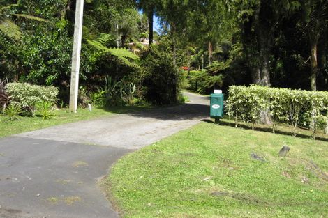 Photo of property in 564 Scenic Drive, Waiatarua, Auckland, 0612