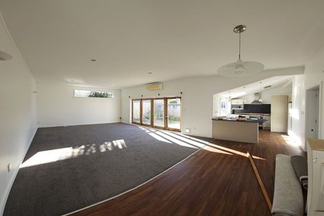 Photo of property in 16 Edinburgh Terrace, Berhampore, Wellington, 6023