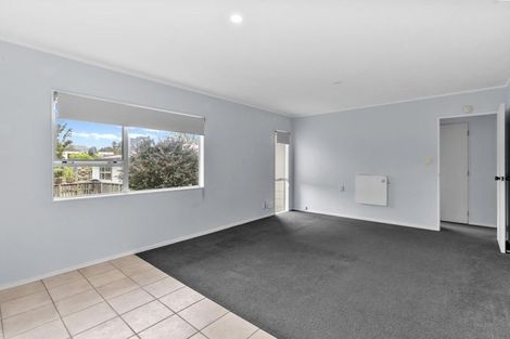 Photo of property in 2/10 Rambler Crescent, Beach Haven, Auckland, 0626