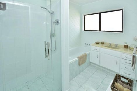 Photo of property in 15 Elizabeth Drive, West Harbour, Auckland, 0618