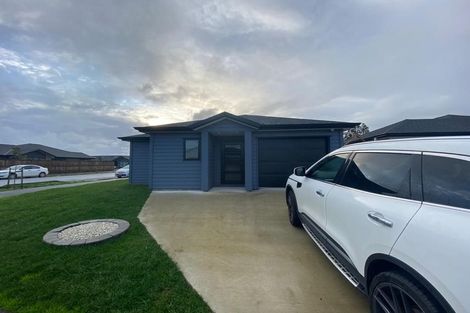 Photo of property in 2 Sapwood Crescent, Takanini, 2110