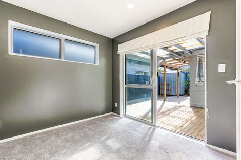 Photo of property in 8 Sauterne Road, Kumeu, 0810
