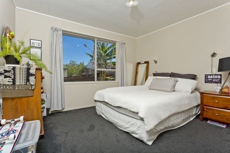 Photo of property in 1/244 East Coast Road, Forrest Hill, Auckland, 0620