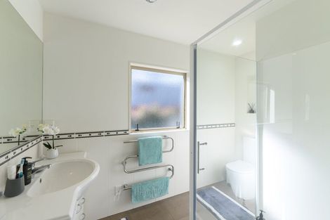 Photo of property in 57b Rangeview Road, Sunnyvale, Auckland, 0612