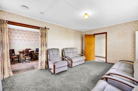 Photo of property in 10 Bone Crescent, Hawera, 4610