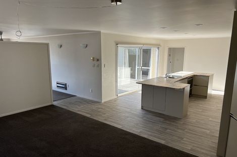 Photo of property in 15 Waiwera Place, Waiwera, Orewa, 0994