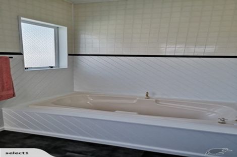 Photo of property in 1118 Fergusson Drive, Clouston Park, Upper Hutt, 5018