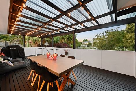 Photo of property in 22 Gilbass Avenue, Hamilton Lake, Hamilton, 3204