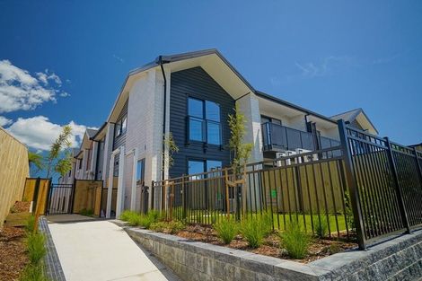 Photo of property in 2/170 Don Buck Road, Massey, Auckland, 0614