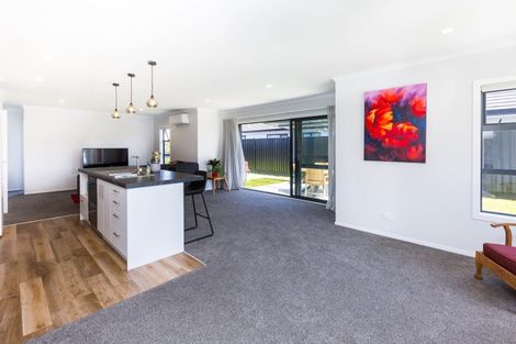Photo of property in 16 Whitten Way, Wallaceville, Upper Hutt, 5018