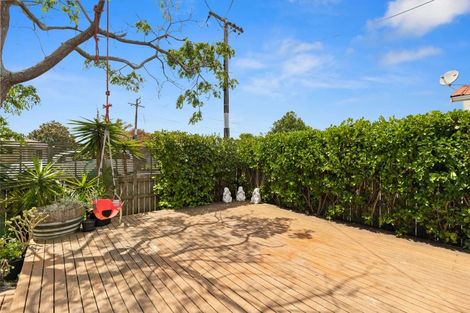 Photo of property in 16 Te Moau Avenue, Parakai, 0830