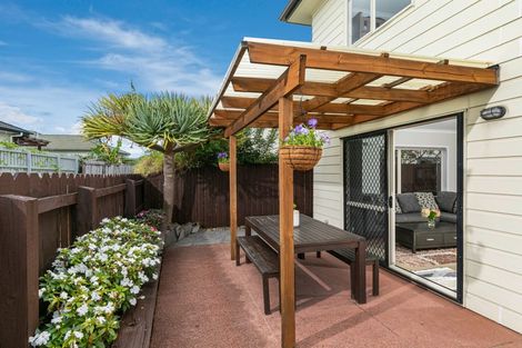 Photo of property in 8 Lucienne Drive, Ranui, Auckland, 0612