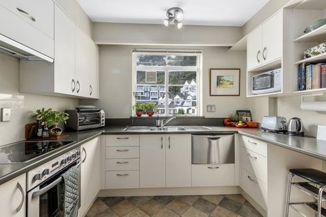 Photo of property in Wharenui Apartments, 274 Oriental Parade, Oriental Bay, Wellington, 6011