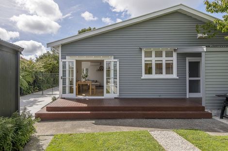 Photo of property in 35 Stapletons Road, Richmond, Christchurch, 8013