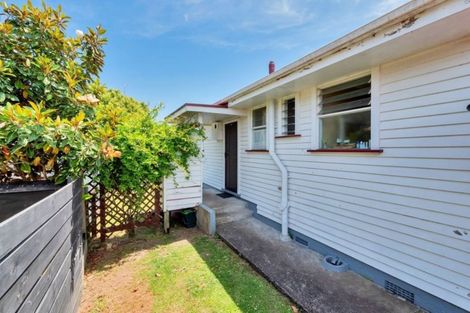 Photo of property in 17 Cameron Street, Papakura, 2110