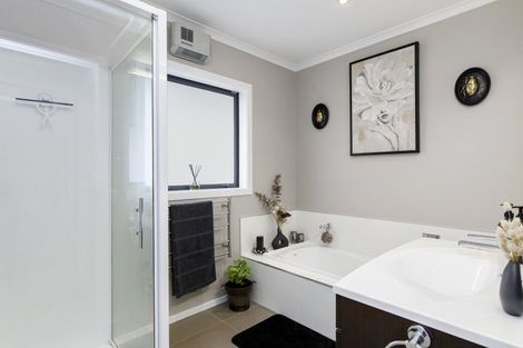 Photo of property in 5 Vernon Grove, Brown Owl, Upper Hutt, 5018