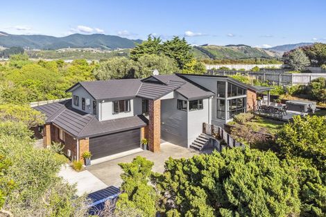 Photo of property in 41 Quadrant Heights, Paraparaumu, 5032