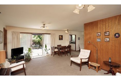 Photo of property in 2/9 Larkhill Place, Russley, Christchurch, 8042