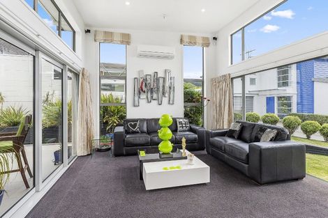 Photo of property in 5 Linacre Way, Tawa, Wellington, 5028