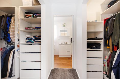 Photo of property in 28 Raglan Avenue, Cloverlea, Palmerston North, 4412