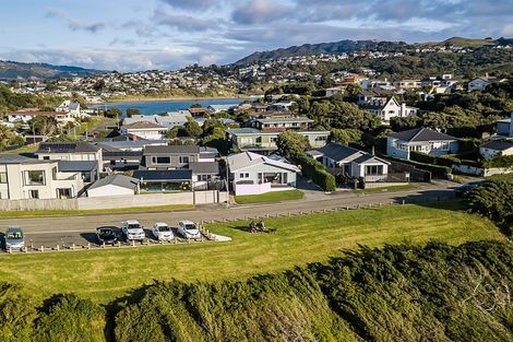 Photo of property in 3 Terrace Road, Titahi Bay, Porirua, 5022