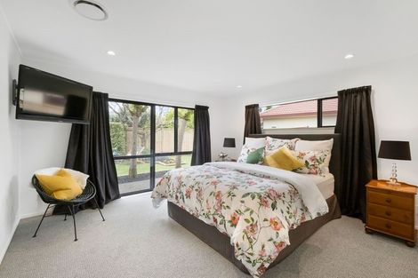 Photo of property in 9 Suncrest Drive, West Harbour, Auckland, 0618