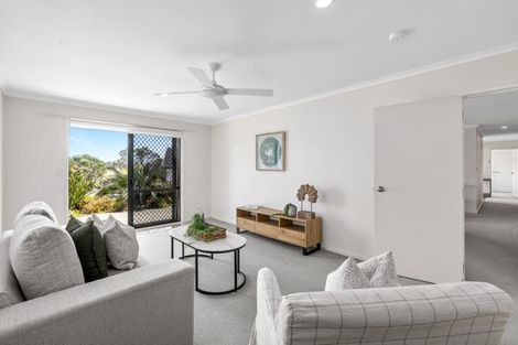 Photo of property in 37 Rivervale Grove, Stanmore Bay, Whangaparaoa, 0932