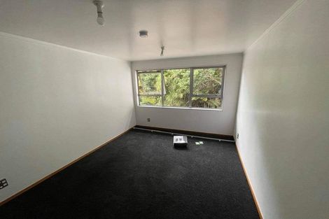 Photo of property in 323 Glenfield Road, Glenfield, Auckland, 0629