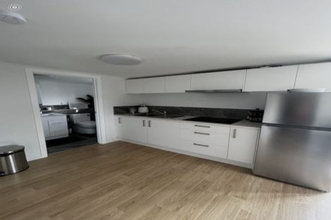 Photo of property in 24 Tamahere Drive, Glenfield, Auckland, 0629