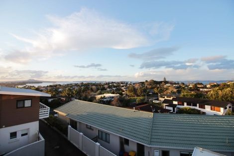 Photo of property in 1/10 Copperfield Terrace, Mellons Bay, Auckland, 2014