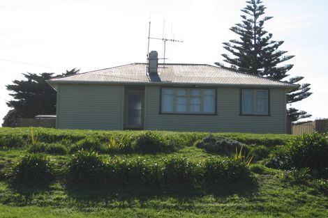 Photo of property in 12 Egmont Street, Castlecliff, Whanganui, 4501