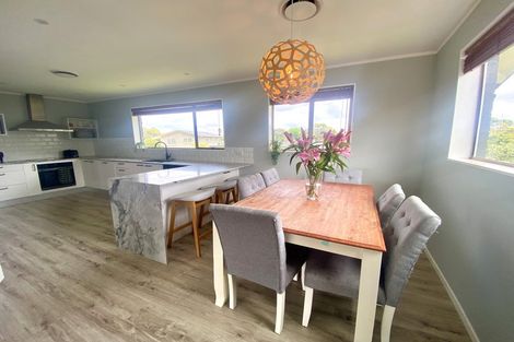 Photo of property in 7 Sealand Place, Mangere Bridge, Auckland, 2022