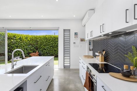 Photo of property in 20 Mantell Street, Seatoun, Wellington, 6022