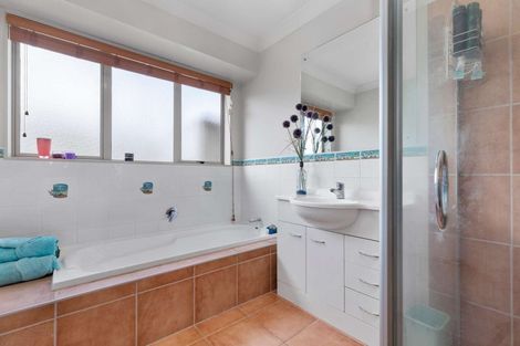 Photo of property in 5 Ernest Shackleton Place, Waiuku, 2123