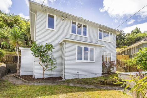 Photo of property in 16 Greer Crescent, Tawa, Wellington, 5028
