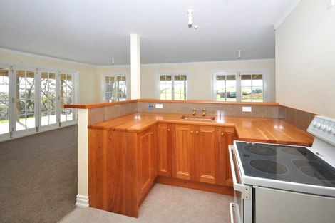 Photo of property in 1742 South Head Road, South Head, Helensville, 0874