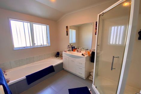 Photo of property in 13a Wharf Road, Te Atatu Peninsula, Auckland, 0610