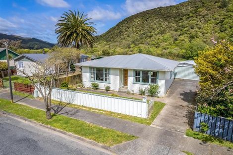 Photo of property in 41 Parenga Street, Wainuiomata, Lower Hutt, 5014