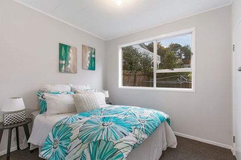 Photo of property in 8 Erica Road, Sunnynook, Auckland, 0620