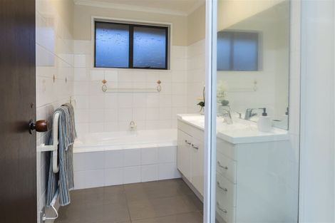 Photo of property in 38 Veitches Road, Casebrook, Christchurch, 8051